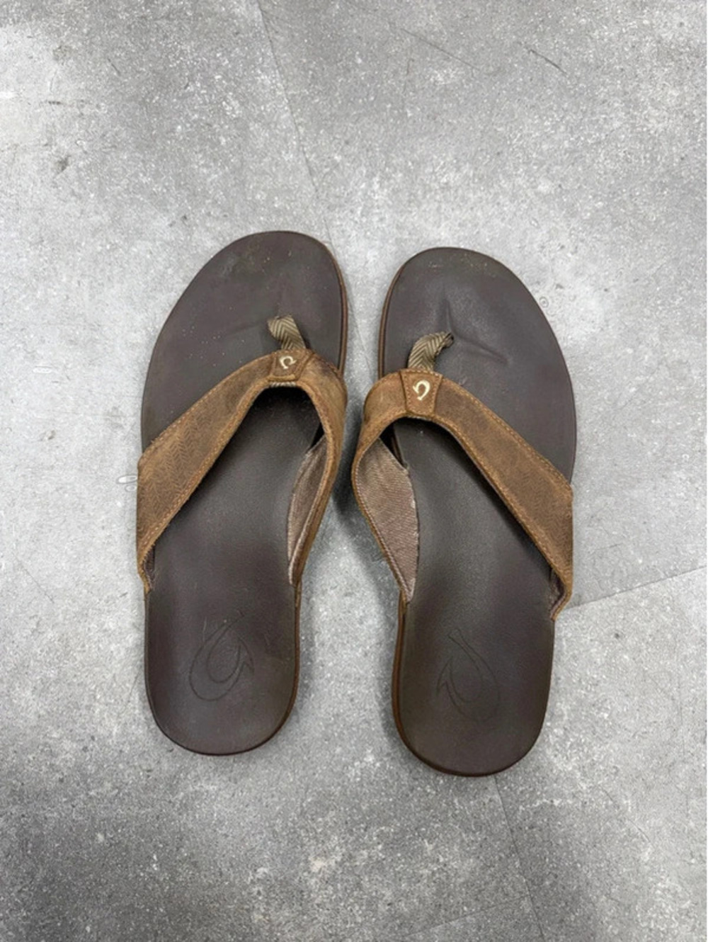 Men’s size 12 Oiukai leather flip flops